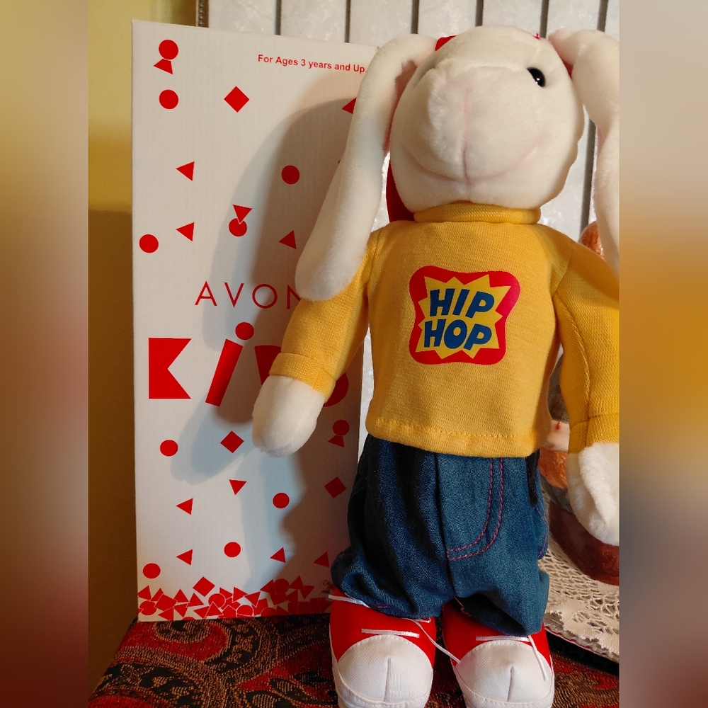 Avon Hip Hop Bunny in Yellow and Blue Outfit